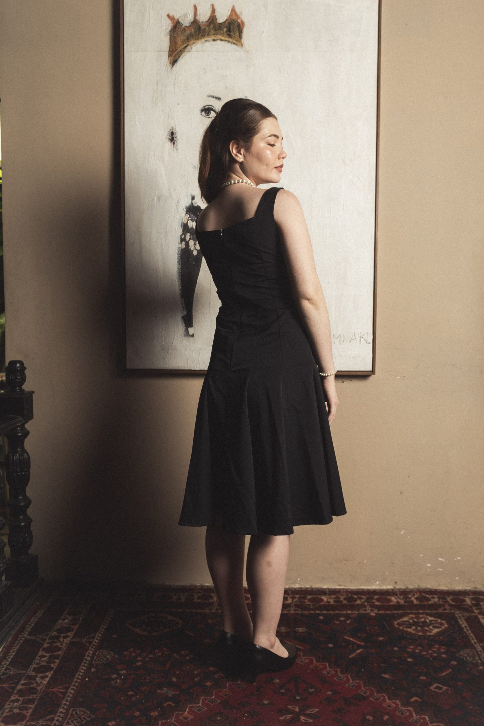Vestido Lady preto visto de costas